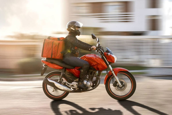 Benefícios de contratar um motoboy para entregas expressas